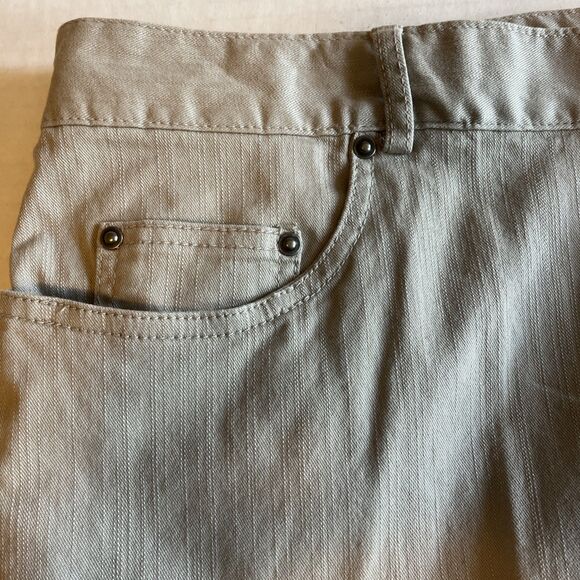 Ruby Rd Capri Pants Women’s 18W Beige Stretch Embellished Leg Semi Elastic Waist - Picture 6 of 11